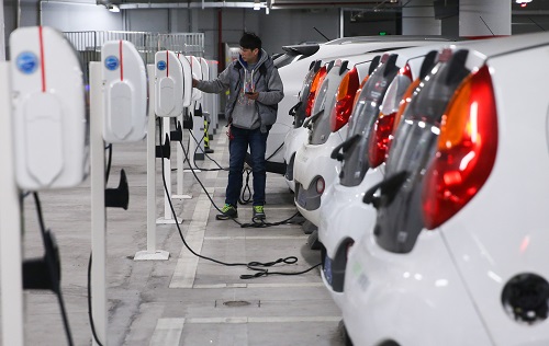 西媒：中国取代美国成为世界新能源汽车实验室
