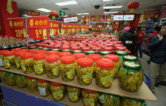 年关将至 云南各大超市云品年货品种丰富(图