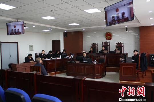 内蒙古乌兰察布原副市长赵锦被控受贿690万 一审开庭