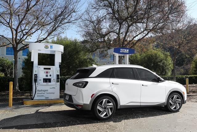 为何日韩痴迷氢燃料电池汽车？