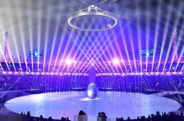 平昌冬奥开幕式5大槽点:韩国送每位观众一顶绿