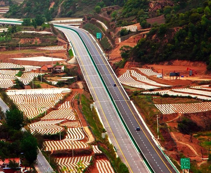 无与伦比、摄人心魄的中国公路景观大网