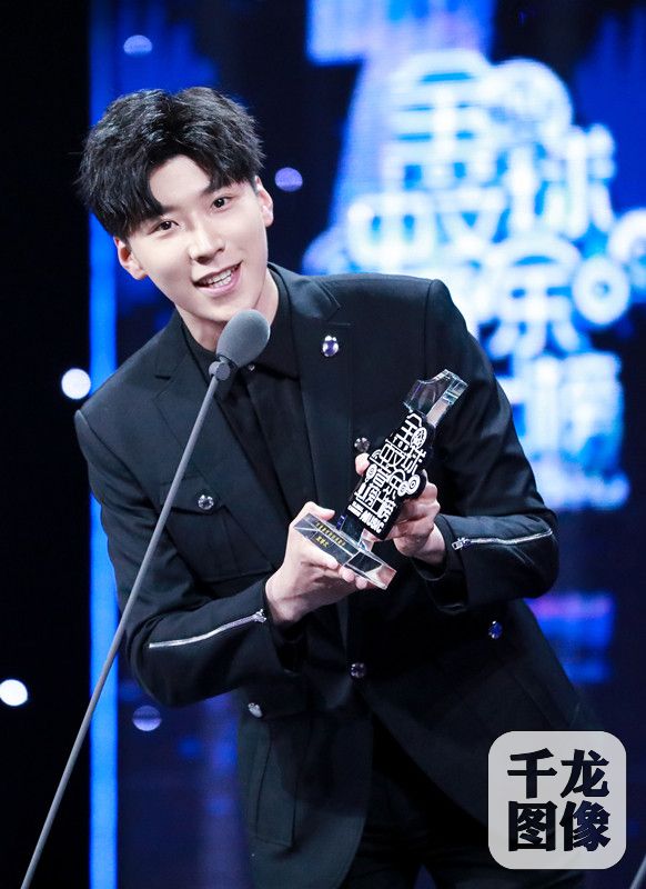 王博文获榜上榜新锐男歌手 半月内连夺两奖成绩傲人