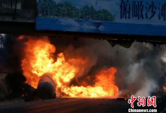 京哈高速一液化石油气车辆起火 2人重度烧伤6人轻伤