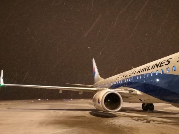东海航空机务十堰机场大雪中连夜保障航班