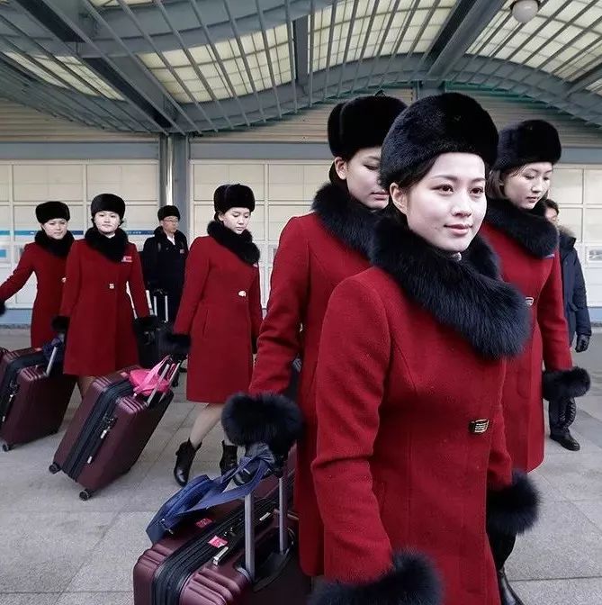 朝鲜美女拉拉队又来啦 韩国男人都看呆了