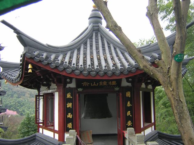 《极限挑战》重回上海佘山,想知道张艺兴在哪买的冰淇淋吗?