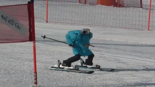 机器人竟然也能滑雪？