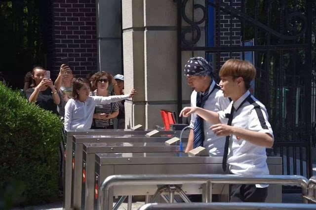 《极限挑战》重回上海佘山,想知道张艺兴在哪买的冰淇淋吗?