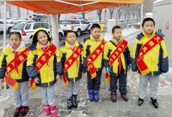 寒假中的百变身份 我是志愿者、城市美容师、