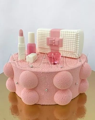 惊了！这一百多万的蛋糕，没有那个姑娘抵挡得了！