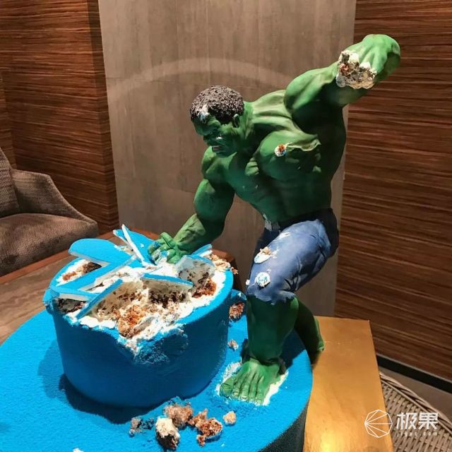 惊了！这一百多万的蛋糕，没有那个姑娘抵挡得了！