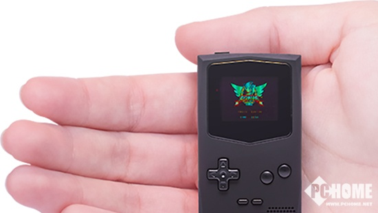 玩的你斗鸡眼 世界最小GameBoy游戏机