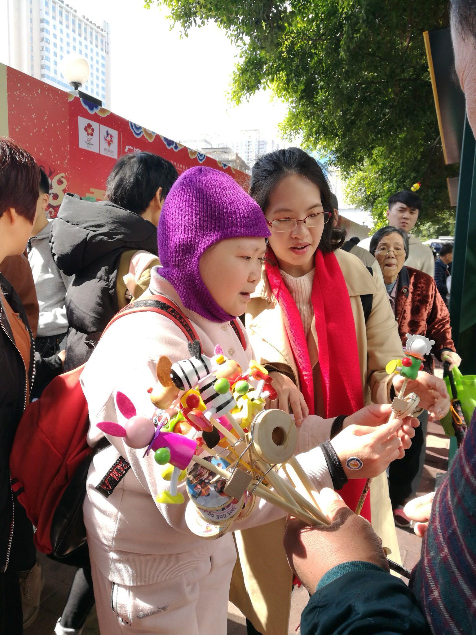 我是你的眼,穗青启智志愿者携手帮扶视障人士