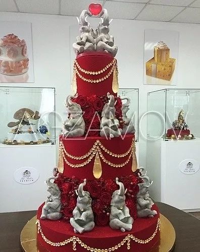 惊了！这一百多万的蛋糕，没有那个姑娘抵挡得了！