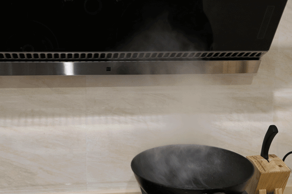 吸油烟机在对热油的烟劲吸