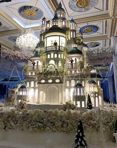 惊了！这一百多万的蛋糕，没有那个姑娘抵挡得了！