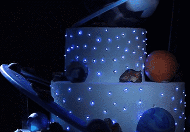 惊了！这一百多万的蛋糕，没有那个姑娘抵挡得了！