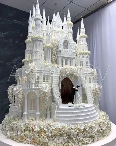 惊了！这一百多万的蛋糕，没有那个姑娘抵挡得了！