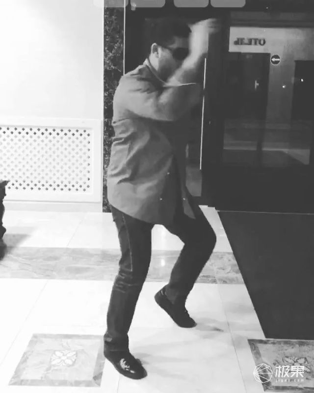 惊了！这一百多万的蛋糕，没有那个姑娘抵挡得了！