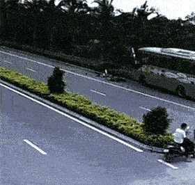 惊心动魄三十秒：地铁车站上演死神来了 