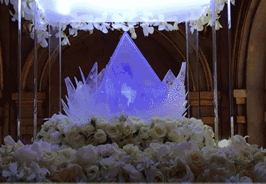 惊了！这一百多万的蛋糕，没有那个姑娘抵挡得了！