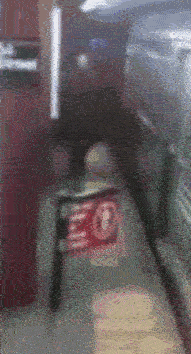 惊心动魄三十秒：地铁车站上演死神来了 