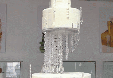 惊了！这一百多万的蛋糕，没有那个姑娘抵挡得了！