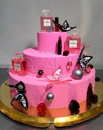 惊了！这一百多万的蛋糕，没有那个姑娘抵挡得了！