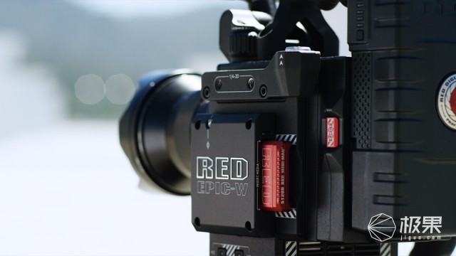 富士康宣布进军摄影界，8K 相机售价将腰斩？