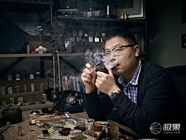 绅士心头的纵火者,500只古董打火机收藏玩家|大玩家 绅士心头的纵火者,500只古董打火机收藏玩家|大玩家