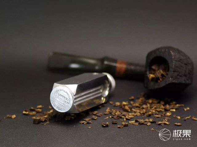 绅士心头的纵火者,500只古董打火机收藏玩家|大玩家 绅士心头的纵火者,500只古董打火机收藏玩家|大玩家