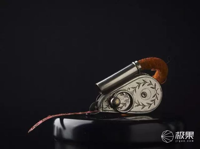 绅士心头的纵火者,500只古董打火机收藏玩家|大玩家 绅士心头的纵火者,500只古董打火机收藏玩家|大玩家