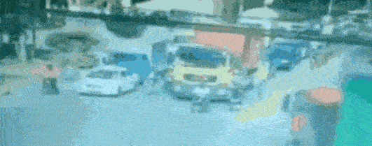 惊心动魄三十秒:数吨玻璃压扁装卸工