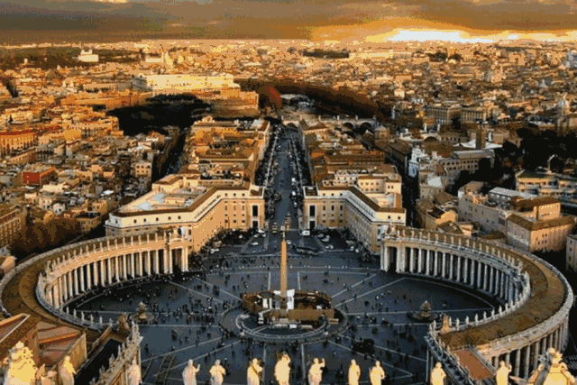 的河滨公园,你会看到一个有趣的榕树,让你好像穿越到了宫崎骏的电影里