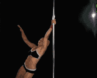 惊心动魄三十秒:数吨玻璃压扁装卸工