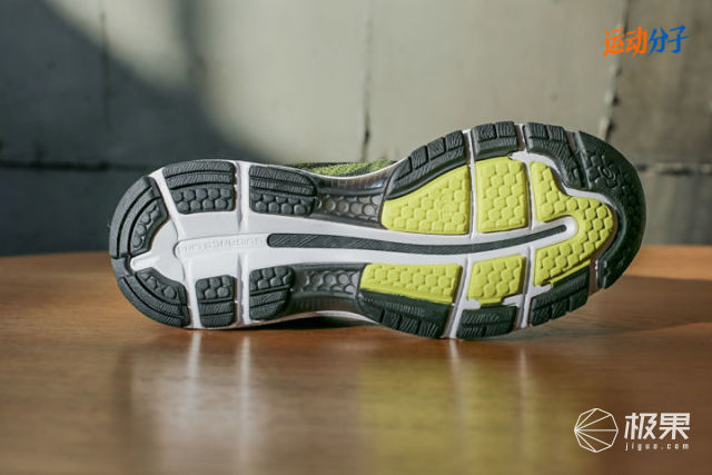 亚瑟士跑鞋横评：不同脚型为啥要选不同跑鞋—亚瑟士GEL-Nimbus20和GEL-Kayano24评测