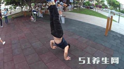 自重健身没效果是骗人的? 这锅自重健身不背