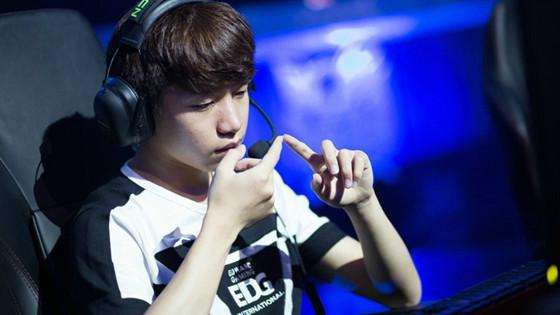 春节别人都在休息 厂长却冲韩服第一