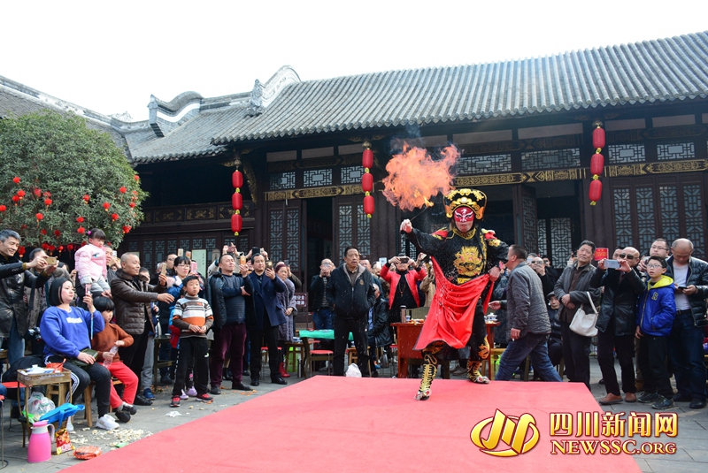 【网络中国节.春节】德阳孝泉镇武圣宫喝盖碗茶 感受孝文化轻松过春节