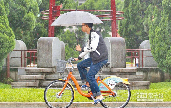 台大新校长遭绿营阻挠难上任台大师生上街给蔡"拜年"