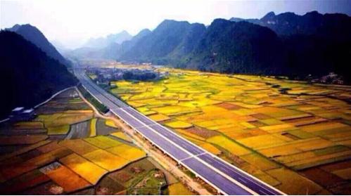 广西最美高速公路成世界网红,老外称之为