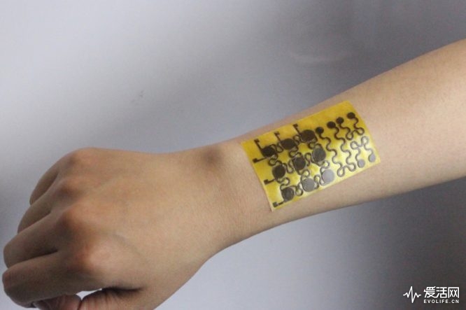 科学家研制出可回收的自愈皮肤 拟真机器人环保加分