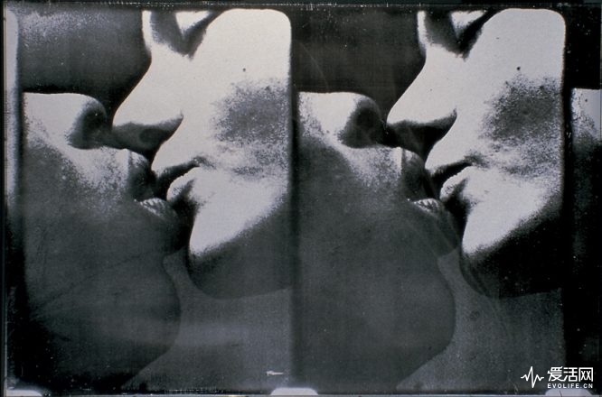 1836-large-kiss-jpg