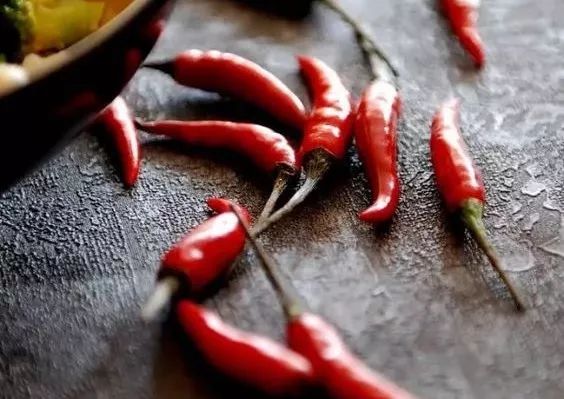 自贡人无辣不欢?这10种人吃辣反伤身,尤其是第