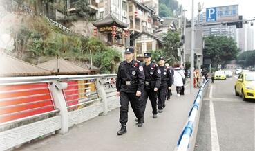 帮人找娃看车处理纠纷 旅游警察上岗11天“管得宽”