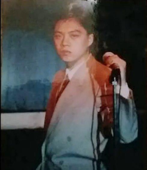 《歌手2》男星年轻照:腾格尔眉清目秀 李泉长发飘飘
