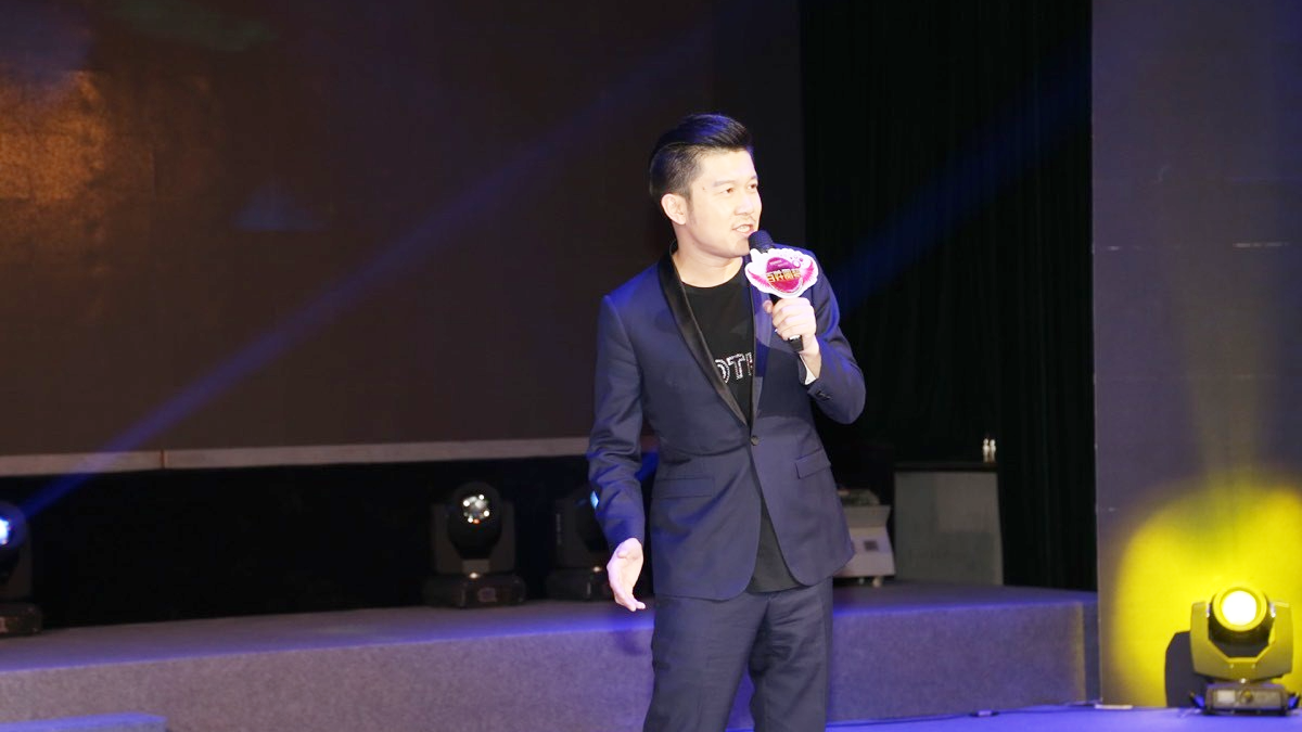 高进《大笑江湖》点燃全场粉丝热情 