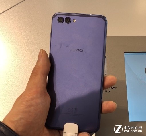 荣耀这款手机现身MWC2018 主打人工智能备受