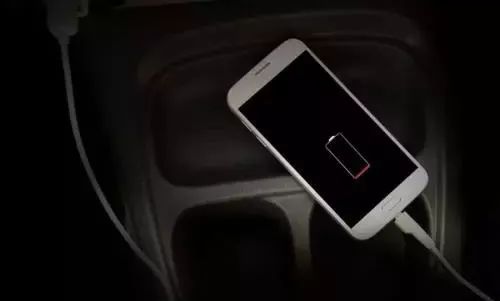 【新提醒】车内给手机充电越充越少?开车给手